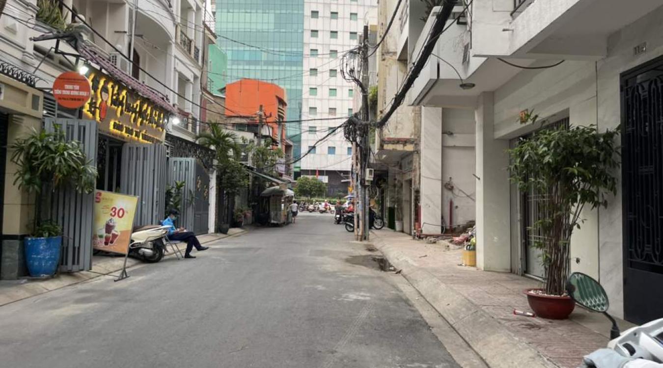 Bán nhà nát hai mặt tiền đường Đặng Thai Mai, Phú Nhuận.